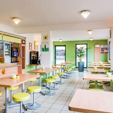 Ibis Budget Paris Ouest Hotel 2*