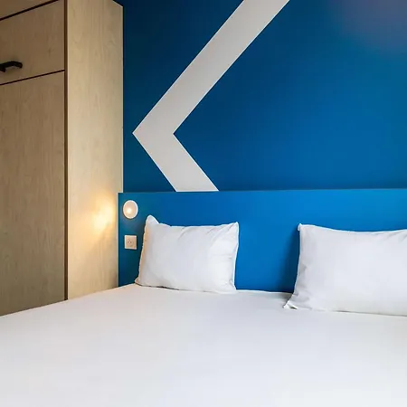 Hotel Ibis Budget Paris Ouest 2*