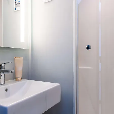 Ibis Budget Paris Ouest Hotel 2*