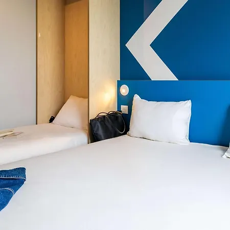 Ibis Budget Paris Ouest Hotel