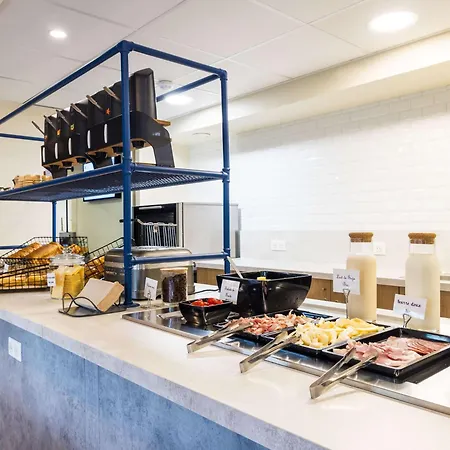 Hotel Ibis Budget Paris Ouest 2*