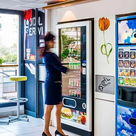 Ibis Budget Paris Ouest Hotel