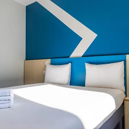 Ibis Budget Paris Ouest 2*