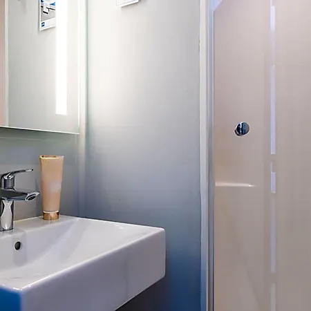 Ibis Budget Paris Ouest Hotel
