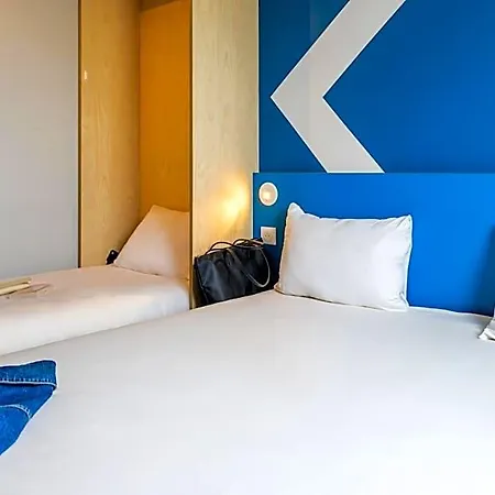 Ibis Budget Paris Ouest Hotel