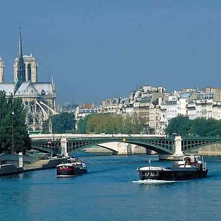 Ibis Budget Paris Ouest Hotel 2*