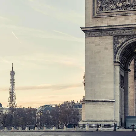 Ibis Budget Paris Ouest Hotel 2*
