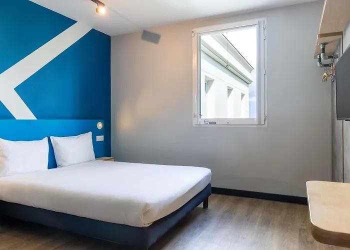 Ibis Budget Paris Ouest 2*